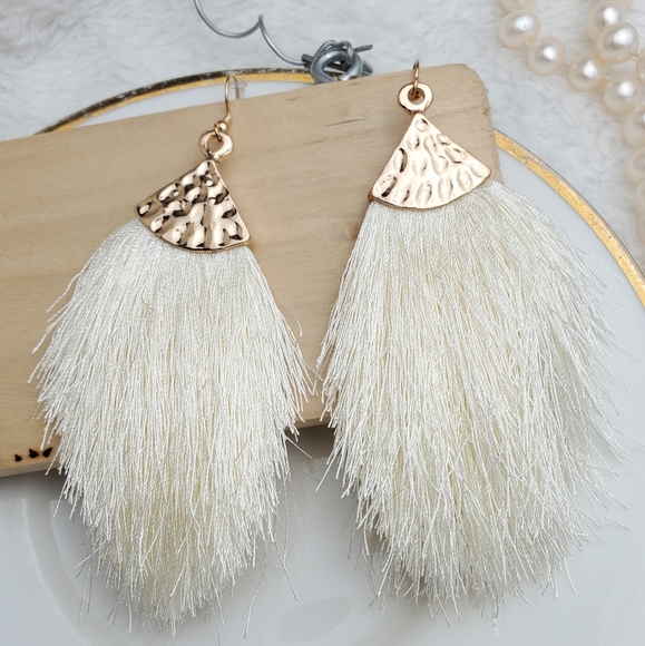 💫5/$25 Feather Boho Stunning Earrings - Picture 3 of 5